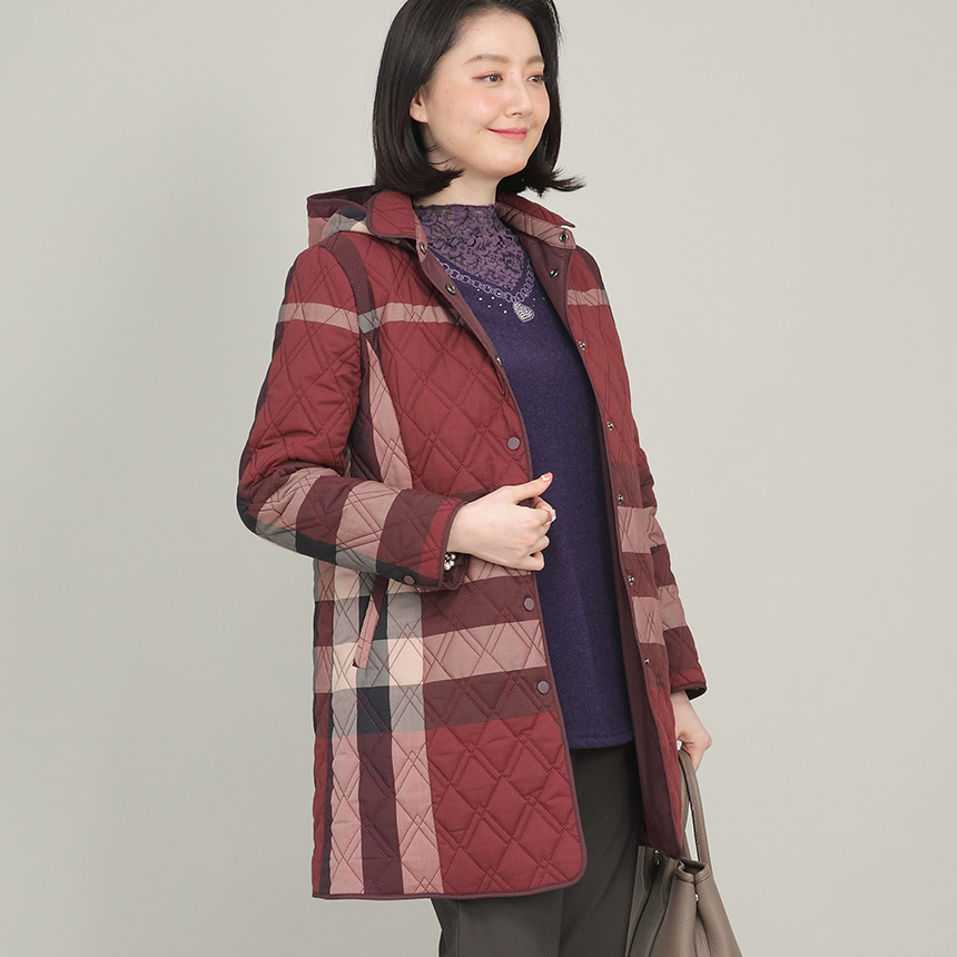애비뉴투지 엄마옷 와인 체크 퀼팅 누빔 여성 봄 가을 초겨울 후드 탈부착 하프 재킷 J02326 50대 60대