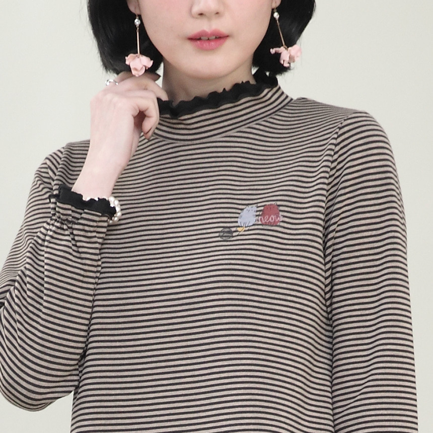 애비뉴투지 엄마옷 줄무늬 셔링 반목 반폴라 스트라이프 여성 가을 겨울 긴팔 티셔츠 A01403