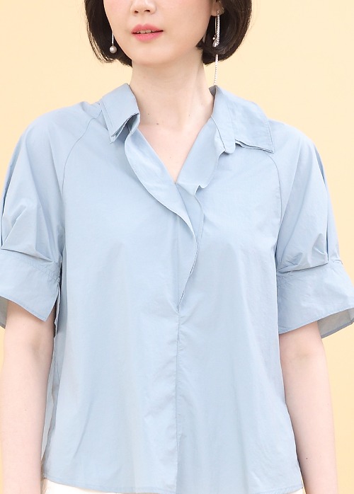 애비뉴투지 엄마옷 오픈 카라 러플 셔링 퍼프소매 여성 여름 반팔 가벼운 블라우스 B05347 50대 60대