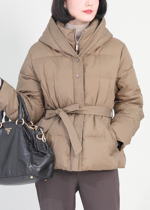 애비뉴투지 엄마옷 후드 차이나 오리털 스냅 허리스트링 허리벨트 여성 겨울 패딩 하프 재킷 J11359